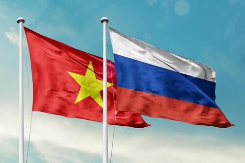 Flags of Vietnam and Russia