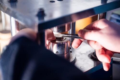 How textile waste becomes the basis for supercapacitors in just five minutes