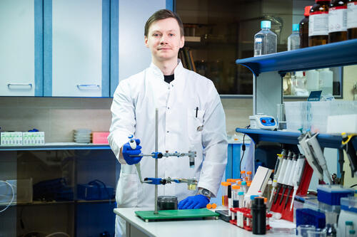 Scientists at NUST MISIS Taught Magnetic Nanoparticles to Remove Dyes from Water