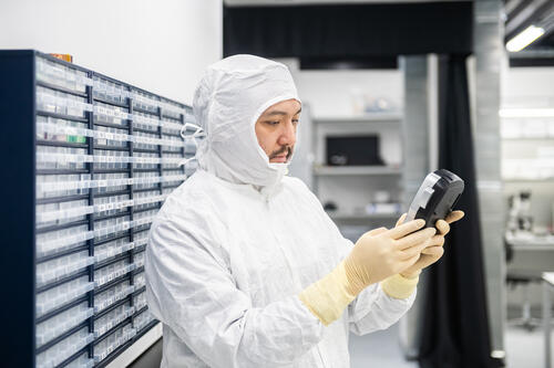 Qubit Courier: Scientists Solve the Key Scalability Challenge for Neutral-Atom Quantum Processors